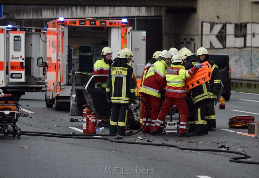 VU Auffahrunfall A 3 Rich Oberhausen kurz vor AS Koeln Dellbrueck P052.JPG - Miklos Laubert